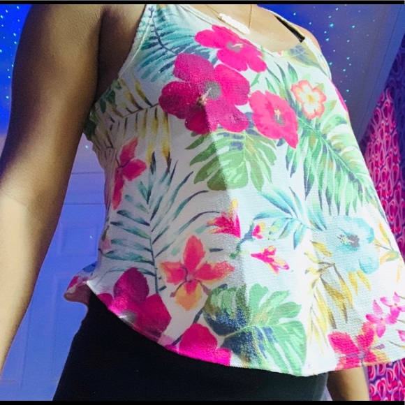 flower sleeveless top 🦋 - Picture 2 of 2